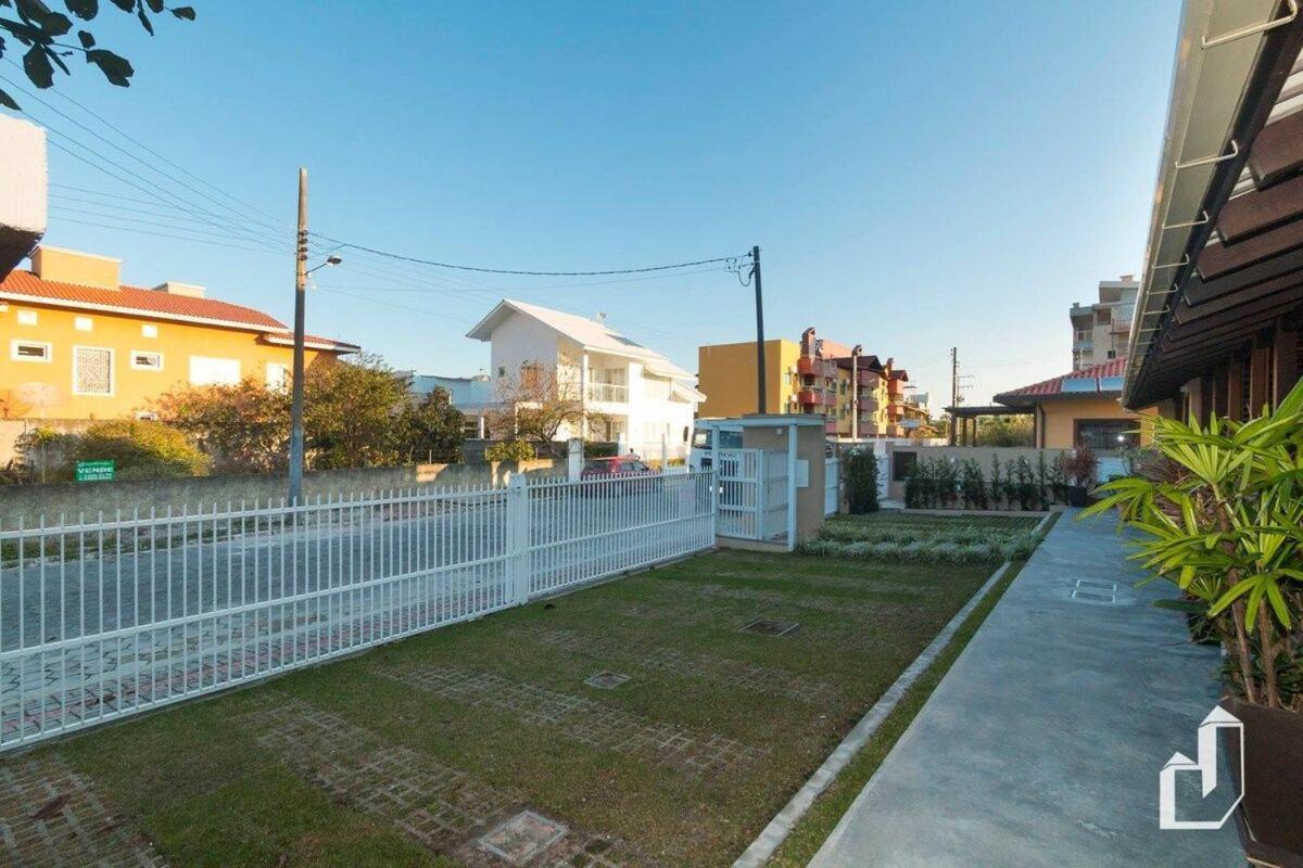 Apartamento com 02 dormitórios aqui é só trazer as malas e aproveitar as férias Bombinhas Exterior foto
