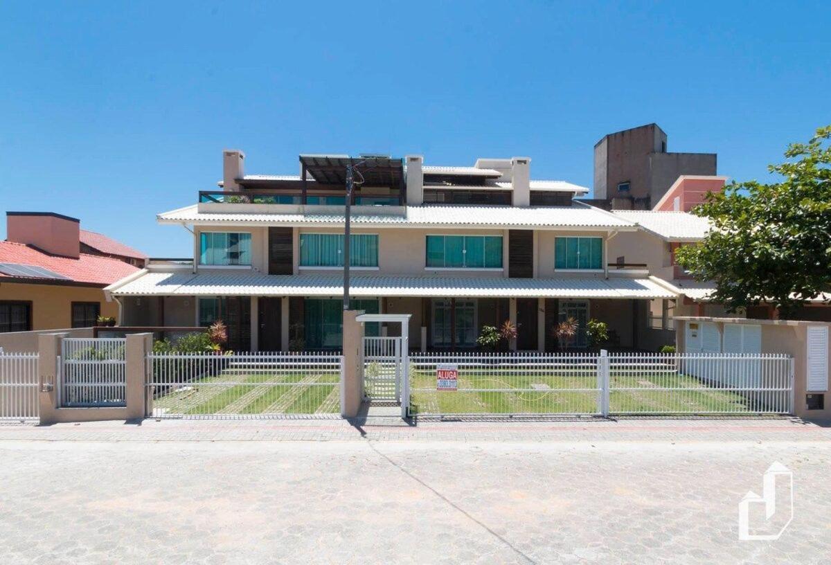 Apartamento com 02 dormitórios aqui é só trazer as malas e aproveitar as férias Bombinhas Exterior foto
